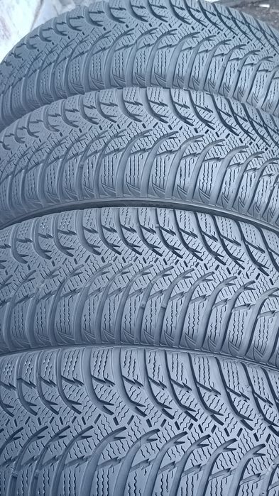 205/60/16 Kumho .