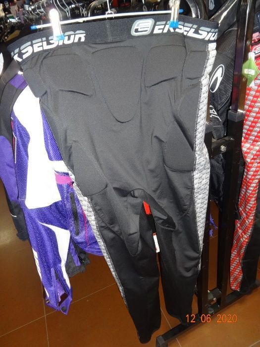 Еластичен панталон клин с меки протектори ски вело мотокрос мото