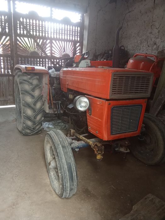 Utilaje agricole ,: plug ,disc ,cositoare rotativă , greblă , tractor
