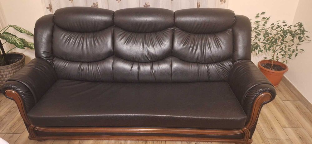 Vând canapea extensibila piele ecologică