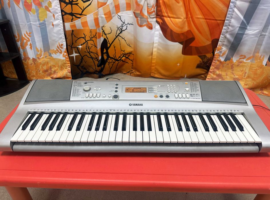 Синтезатор Yamaha PSR-E303