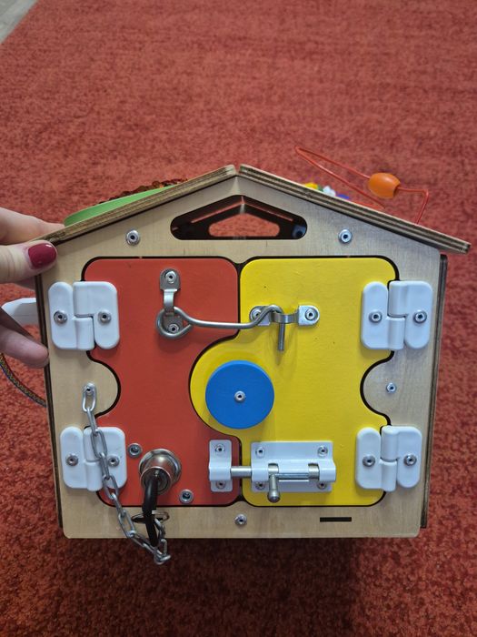 Продам Бизиборд в отличном состоянии