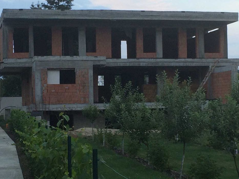 teren intravilan+casa la gri