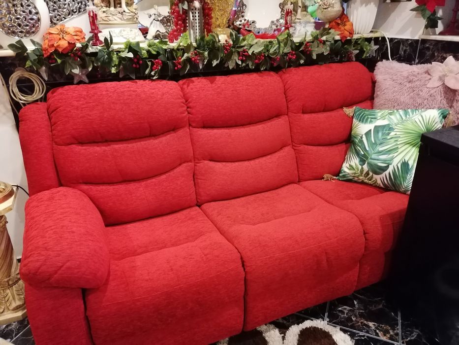 Vânzări mobilier canapea cu 3 locuri cu recliner și doua fotolii.