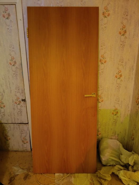 Продам межкомнатные двери с замками бу