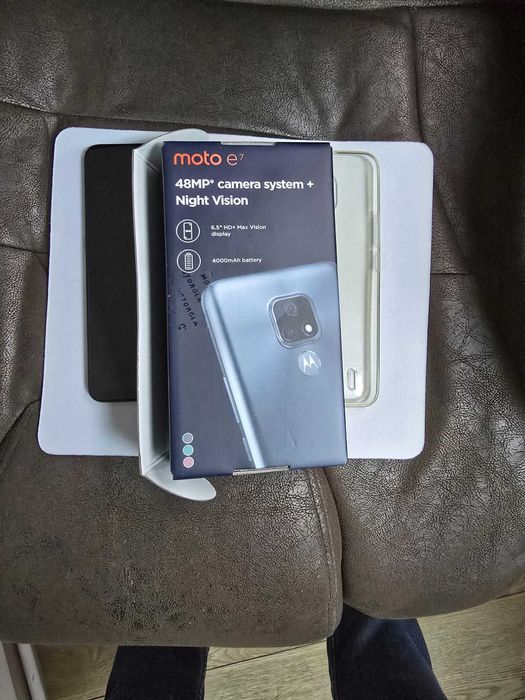 Vand smartphone Motorola Moto E7, aproape nou, in cutie, cu accesorii