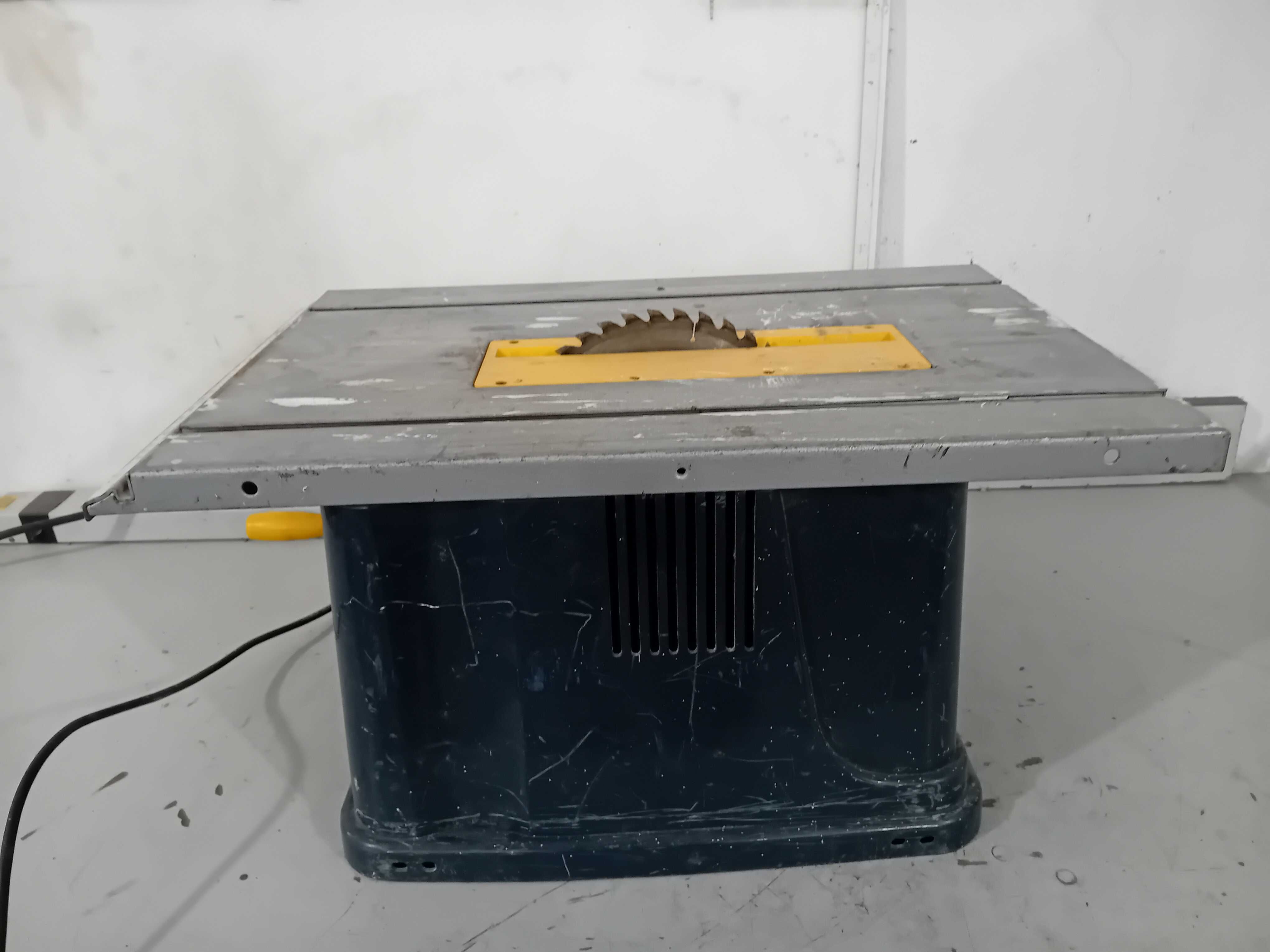 Циркуляр за дърво - Titan 1500 W