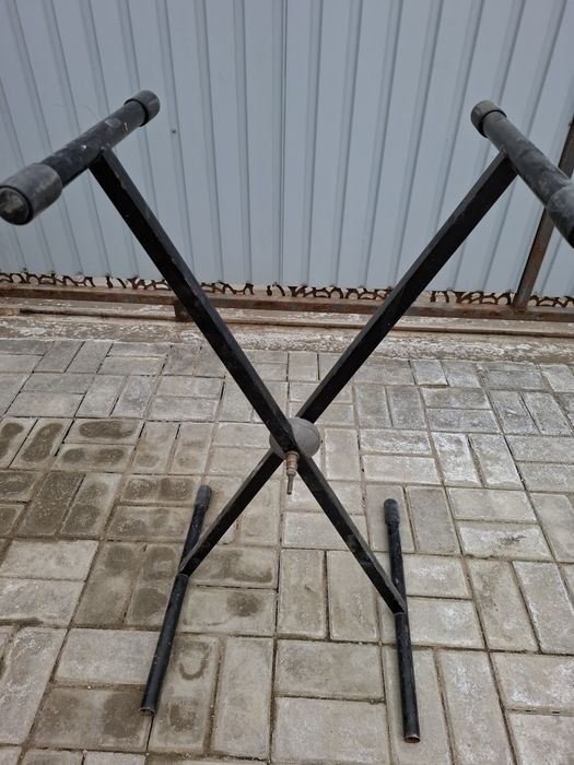 Продается подставка для ямахи