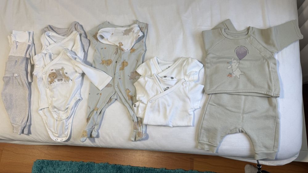 Hainute H&M , marimea 0-1 luna in stare impecabila