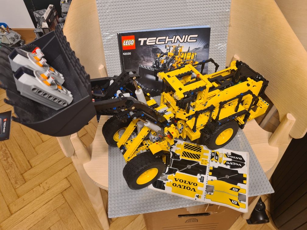 Vand Lego Technic  Volvo L350F Wheel Loader 42030