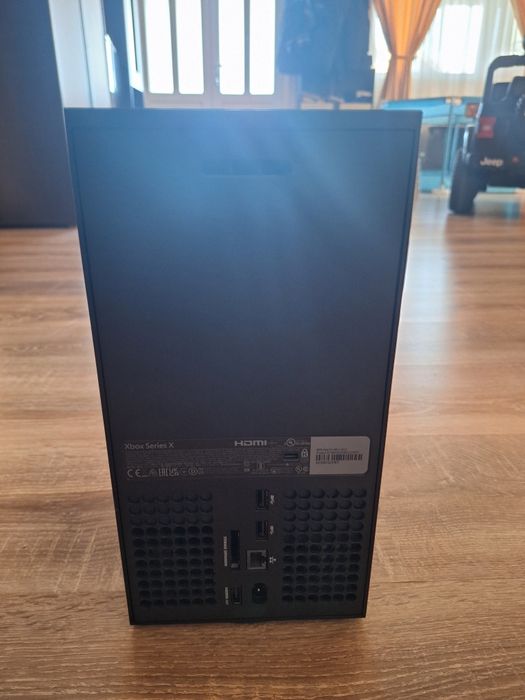 Vand Xbox Series X + controller cu baterie reincarcabila + jocuri