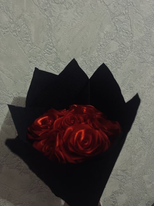 Сатенени рози за подарък на половинката ви