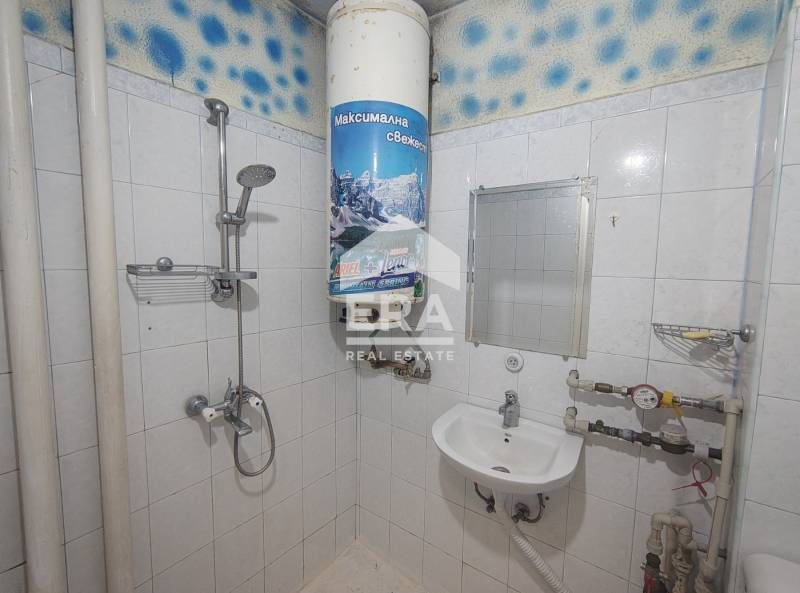 Ексклузивна източна гарсониера за продажба, в жк Младост, Варна, срещу