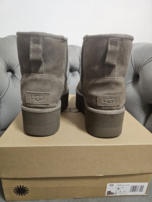 Ghete bocanci UGG Classic MINI Platform originali w marime 38