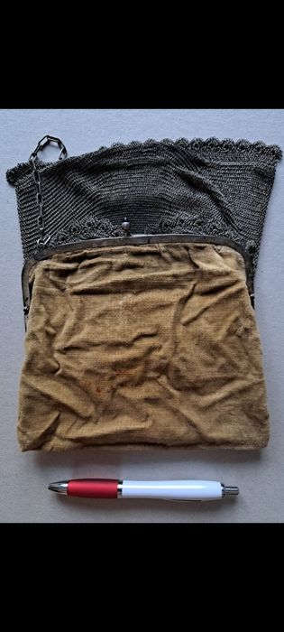 Poșetuță vintage din metal argintat.
