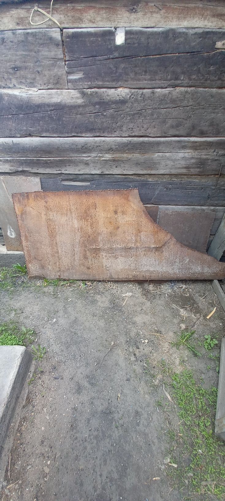 Продам металлические листы .Разных размеров.