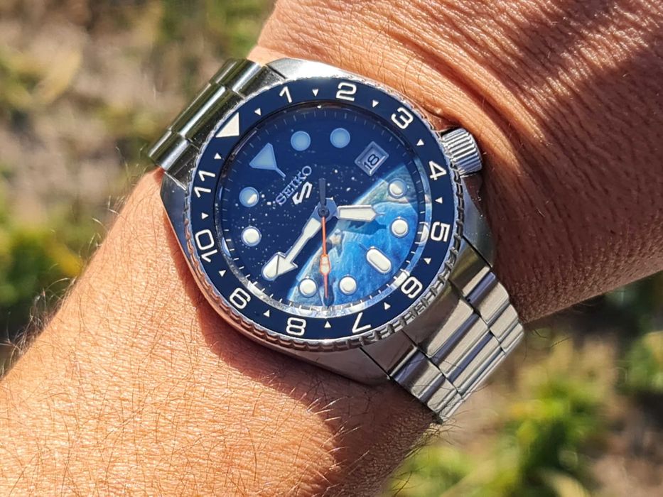 Seiko 5 Earth Voyager