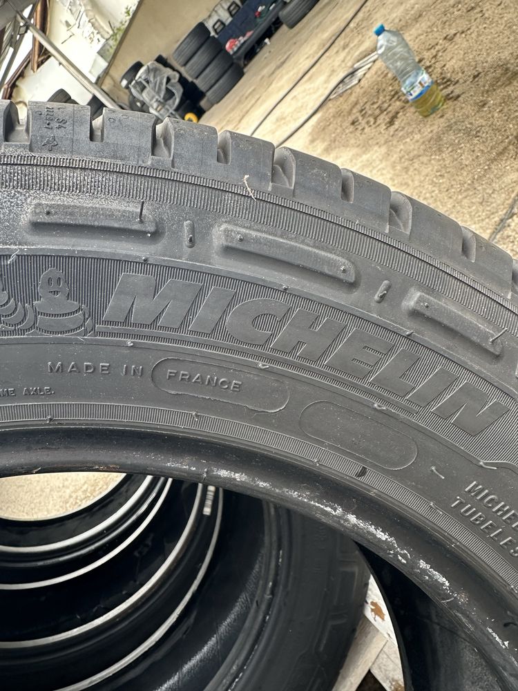 Гуми 205/65/16 c за бус Michelin