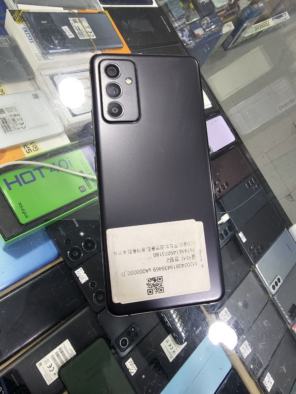 Galaxy A82 5G
Holati 
 Xotira 6 128Gb  
Batare 4500mach
Internet 5G 4G