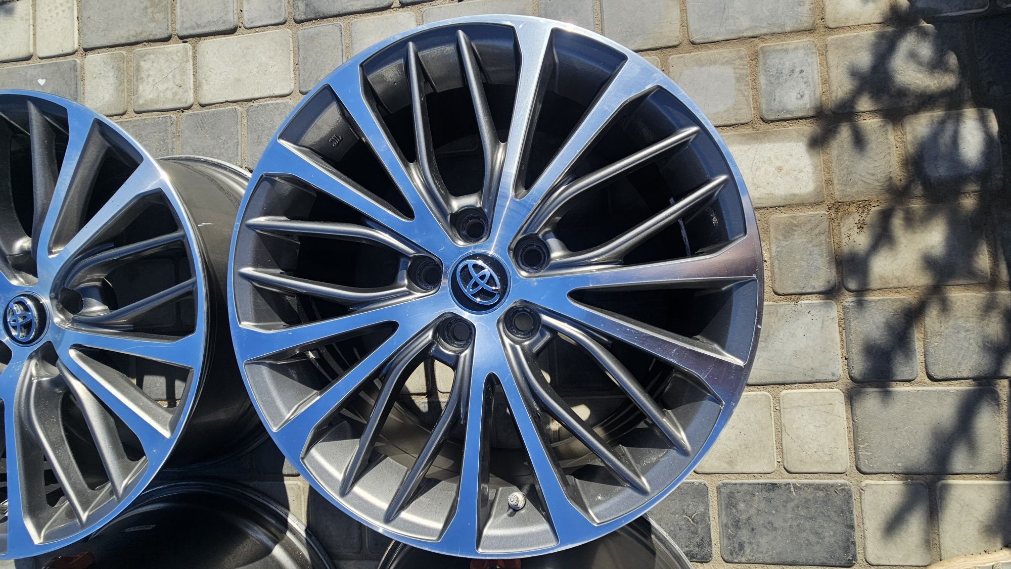 Продам диски R18 5,114.3