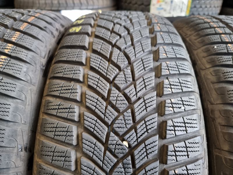 225/55/17 Goodyear 4piese