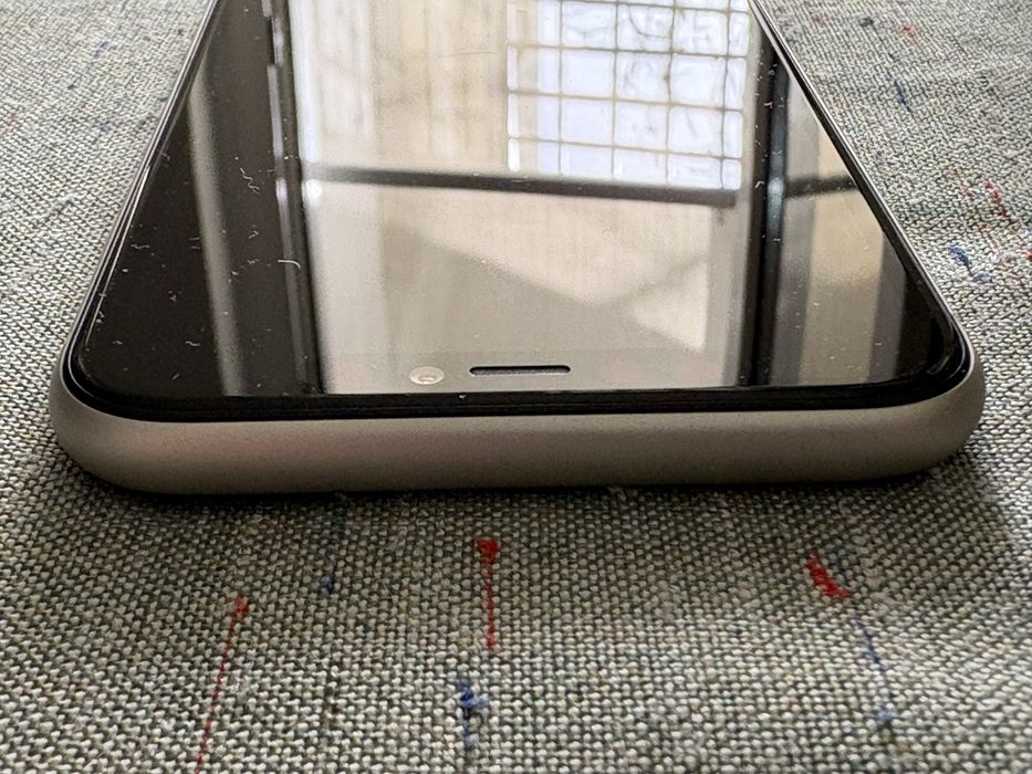 Vand iphone 11 64gb garantie pana in ianuarie 2026