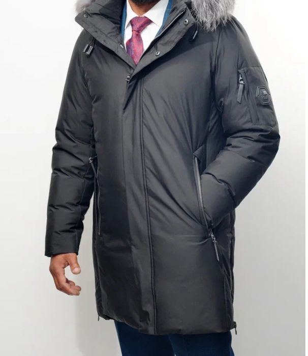 Зимняя куртка до колен, модель очень удобная, на капюшоне мех чернобур