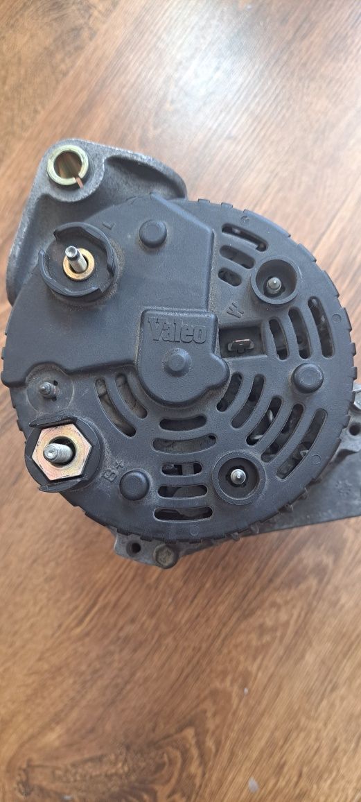 Vând alternator renault