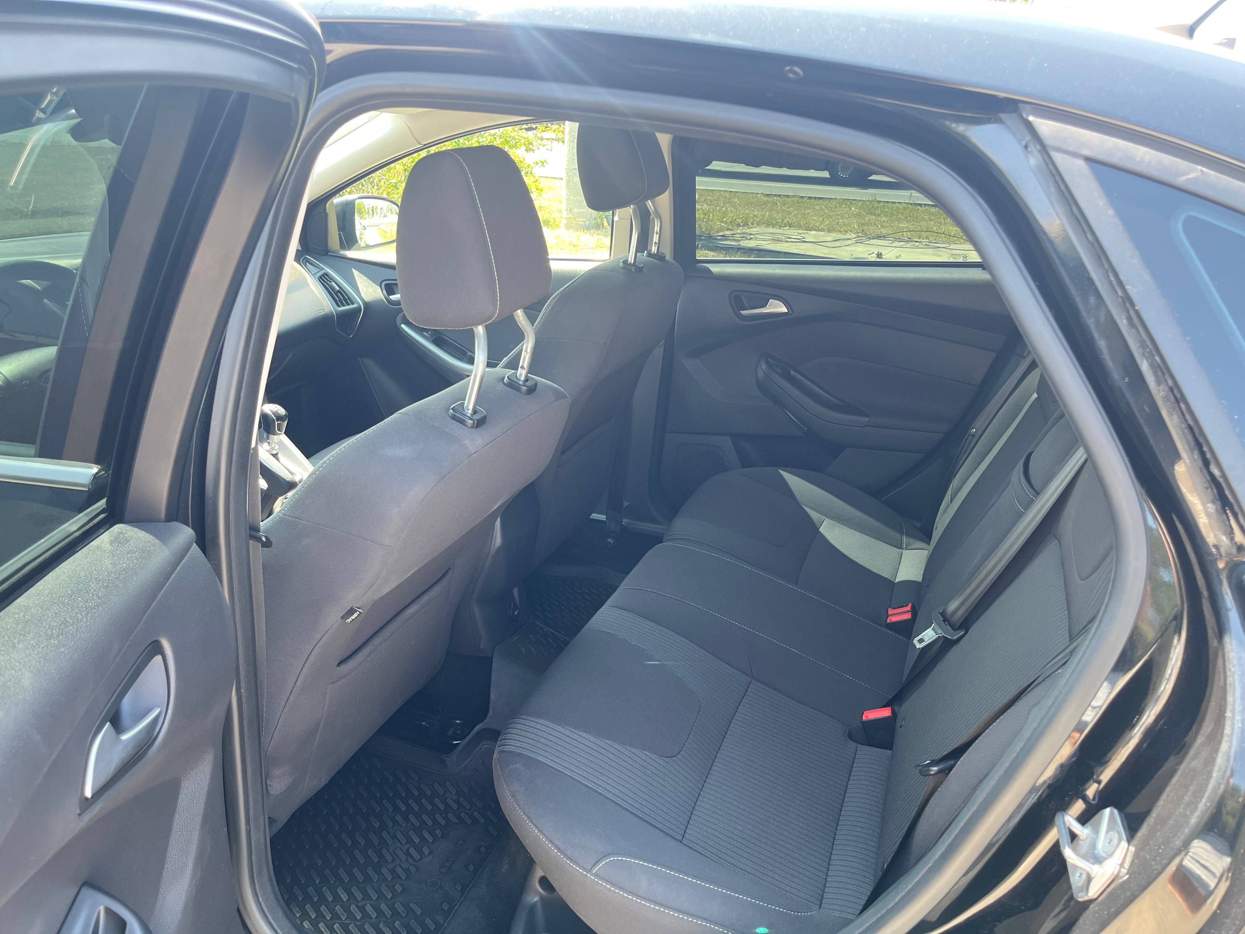 Ford Focus 3 Sedan 1.6 TDCi 95CP - 2011 - Negru