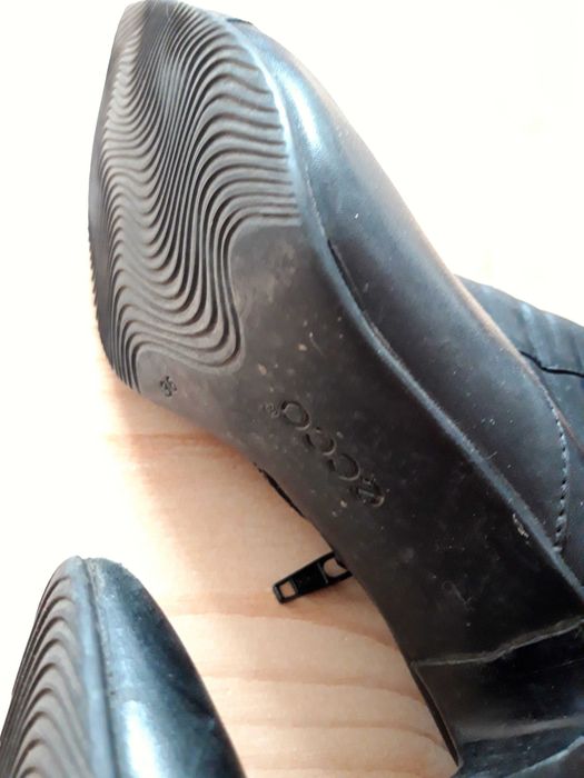 cizme negre din piele de foarte buna calitate