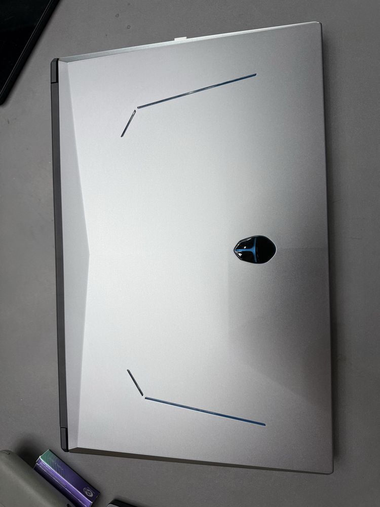 Noutbok Thunderobot