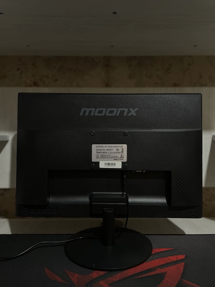 Монитор Moonx 19