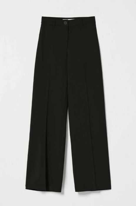 Pantaloni negri de la Calvin Klein, model foarte frumos