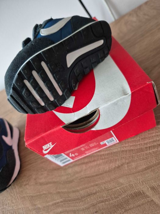 Оргинални  бебешки маратонки "Nike"