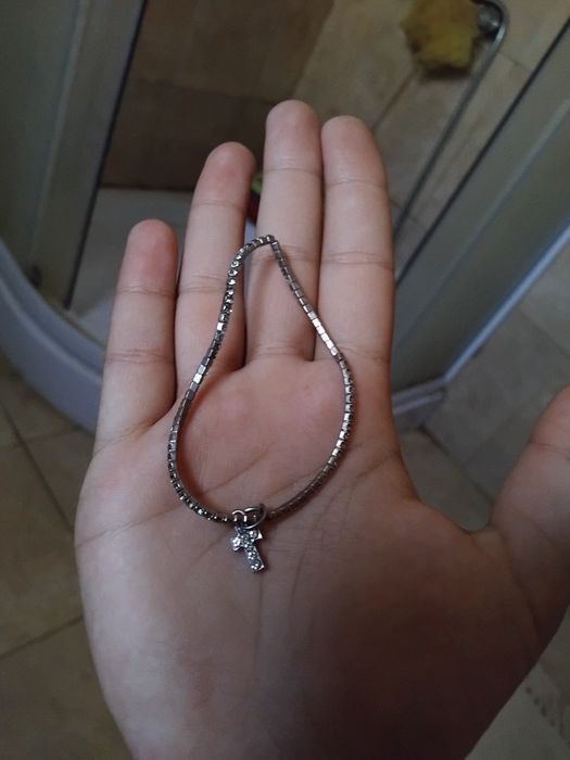 Brățară de argint cu diamante mici care strălucesc