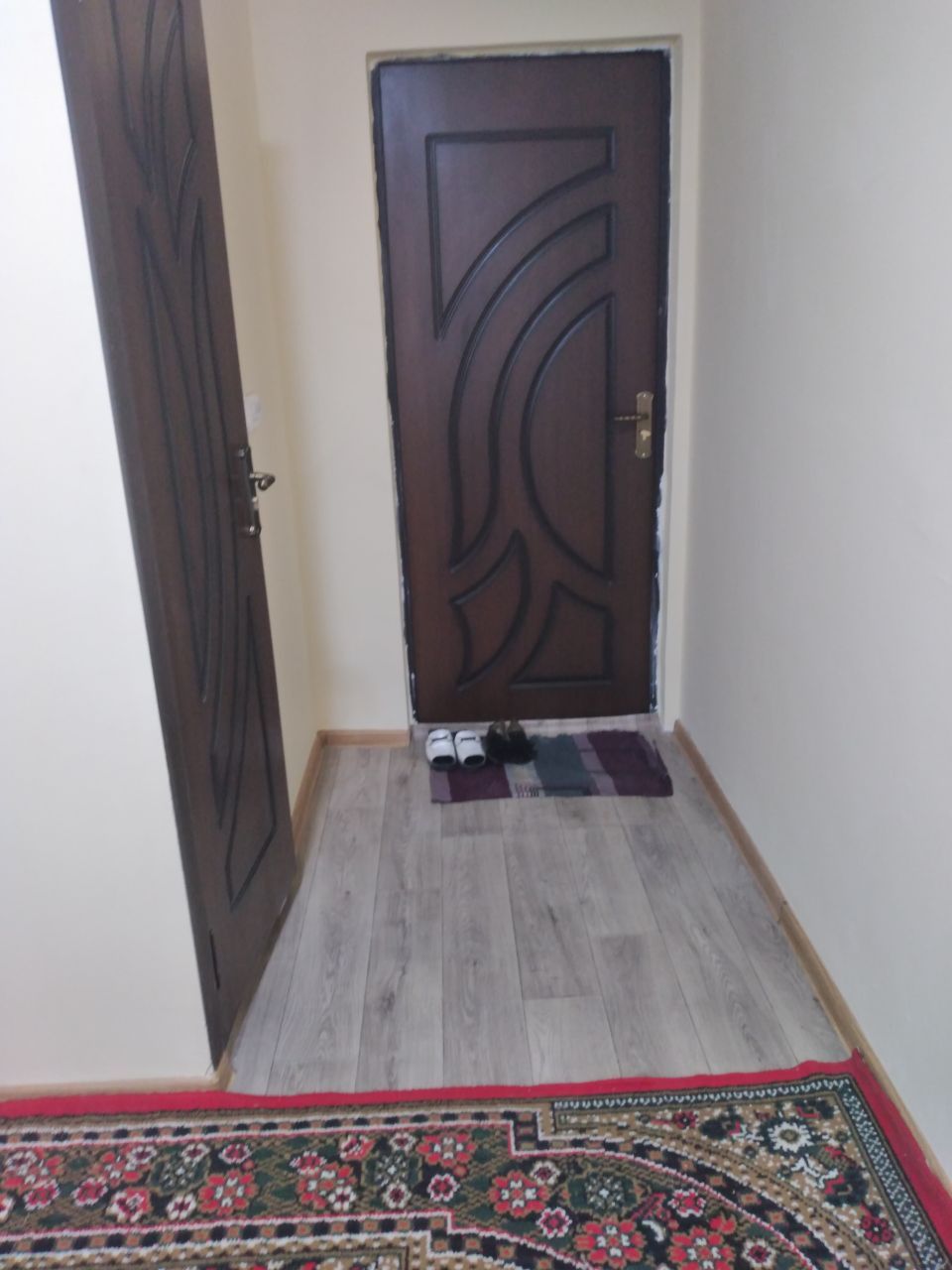 Ijaraga uy yashnabod lisinova 1 bekat yaqinida 1 xona