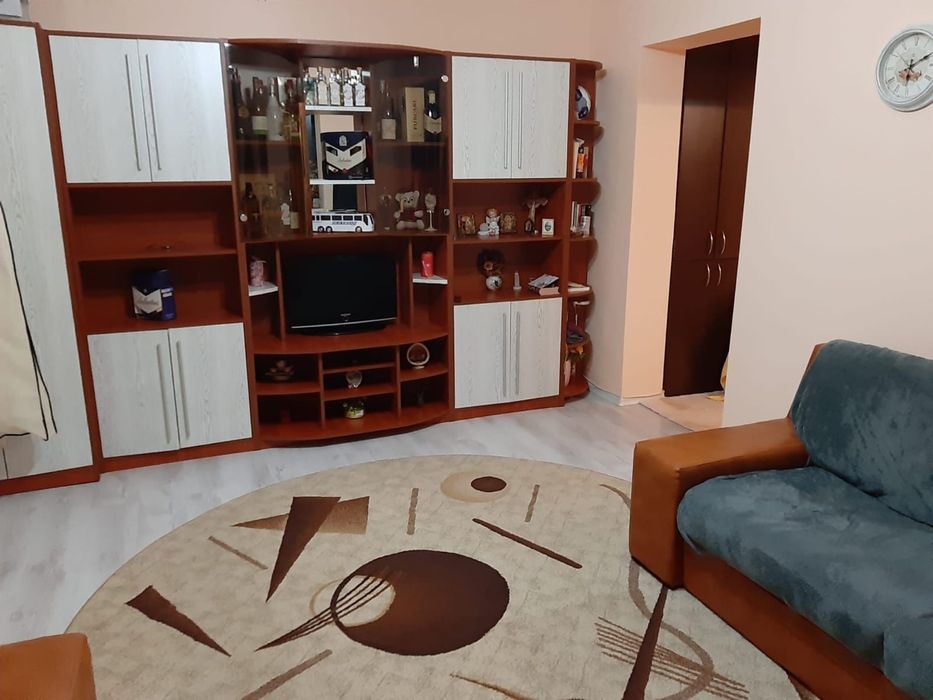Închiriez apartament Podgoria
