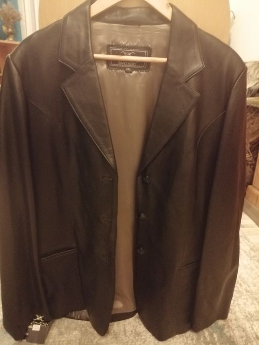 Set costum de piele NOU cu eticheta de calitate superioară /Spania