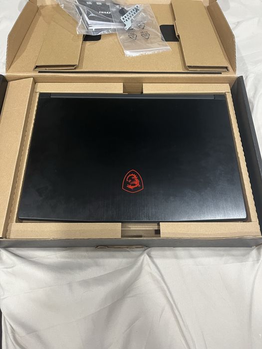 Продавам геймърски лаптоп msi