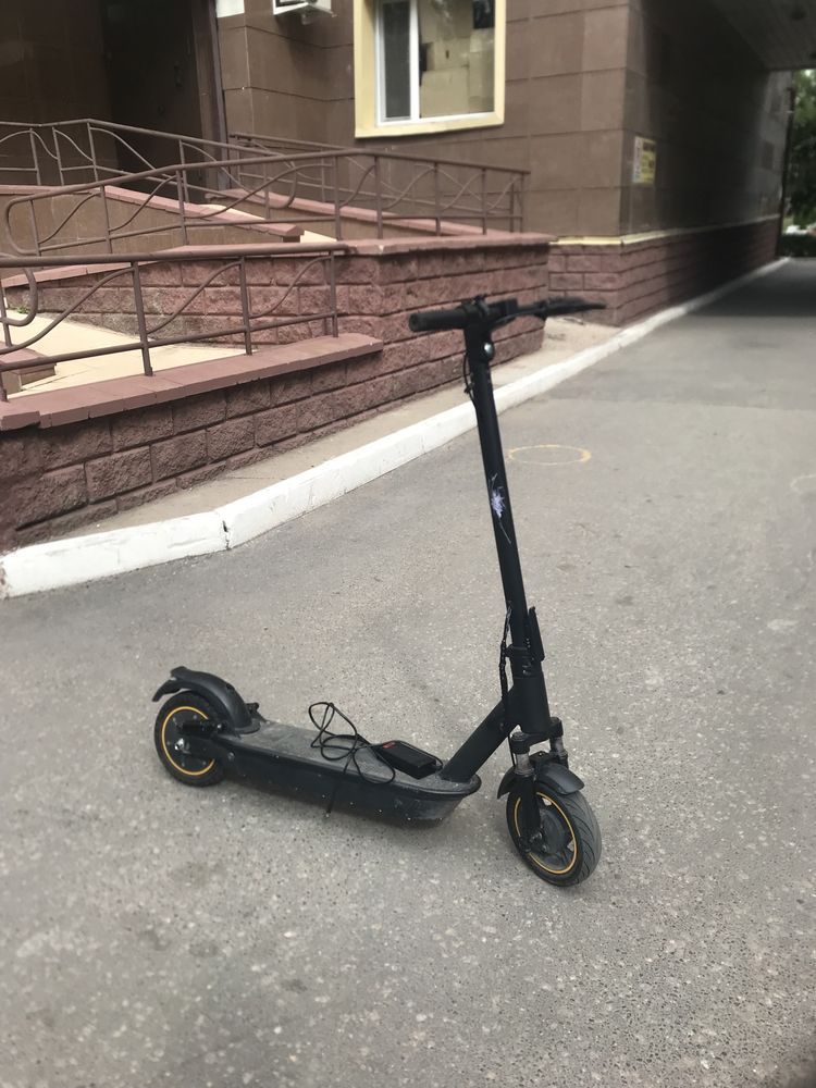 Продам электросамокат