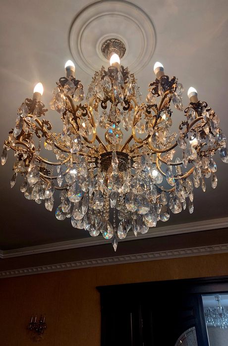 Продам хрустальную люстру