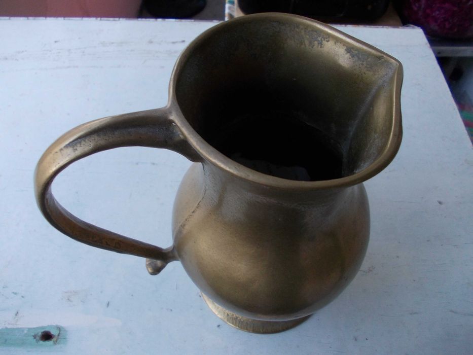 Cana veche din bronz masiv