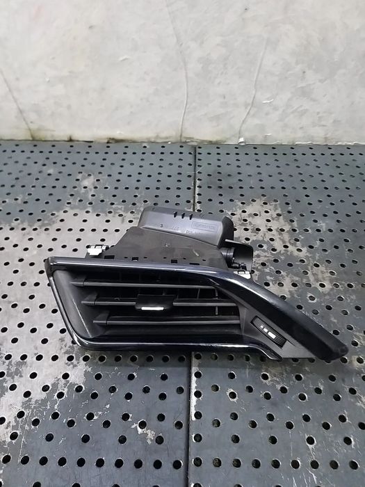 Grila ventilatie bord stanga peugeot 208 1 ca cc 9633131777