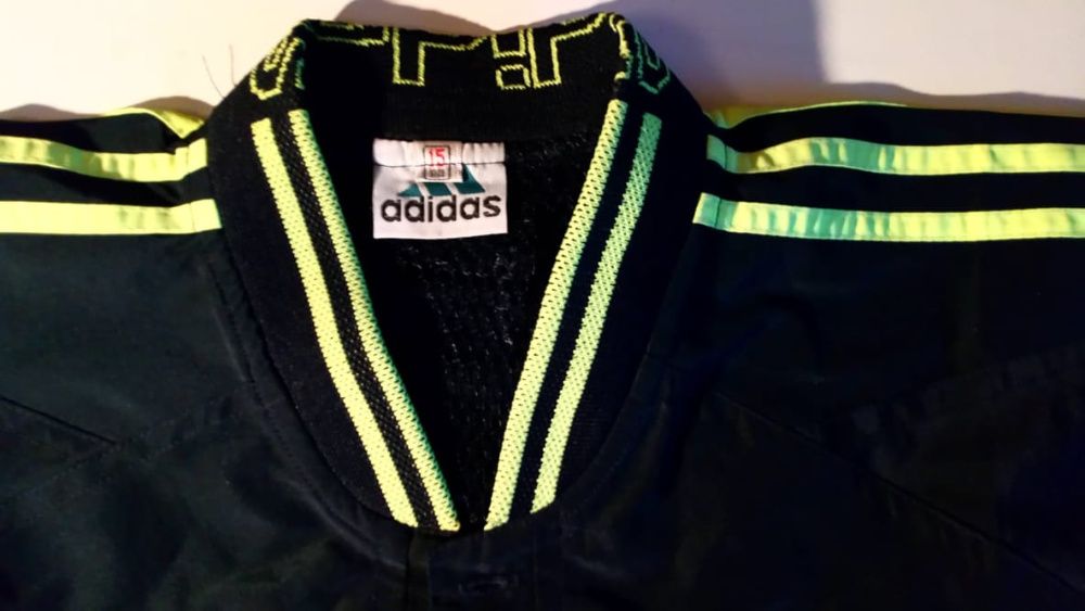 Спортен екип, шорти и фанелка Adidas, размер L/XL  (15 UK)