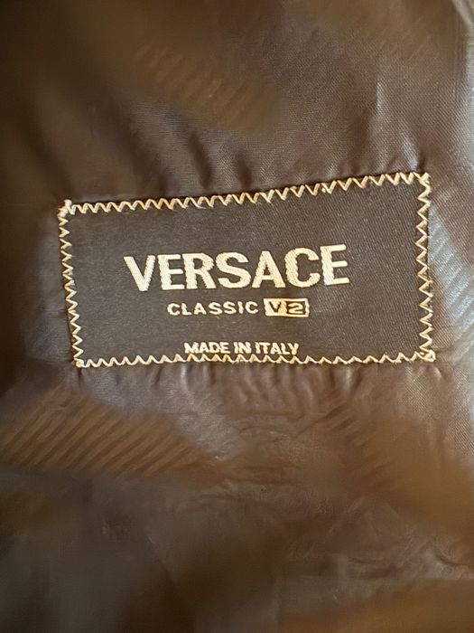 Vand costum versace în stare impecabila