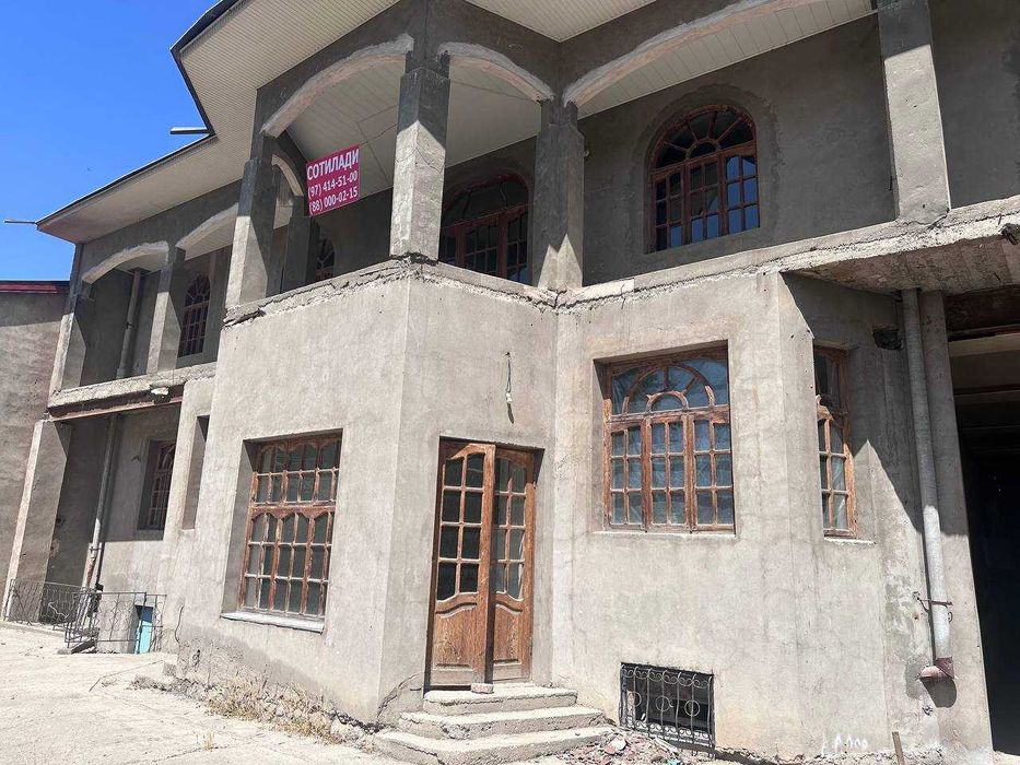 2 каватли 4 сотихли ховли сотилади.