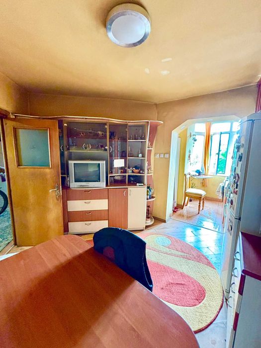 Apartament central cu 3 camere