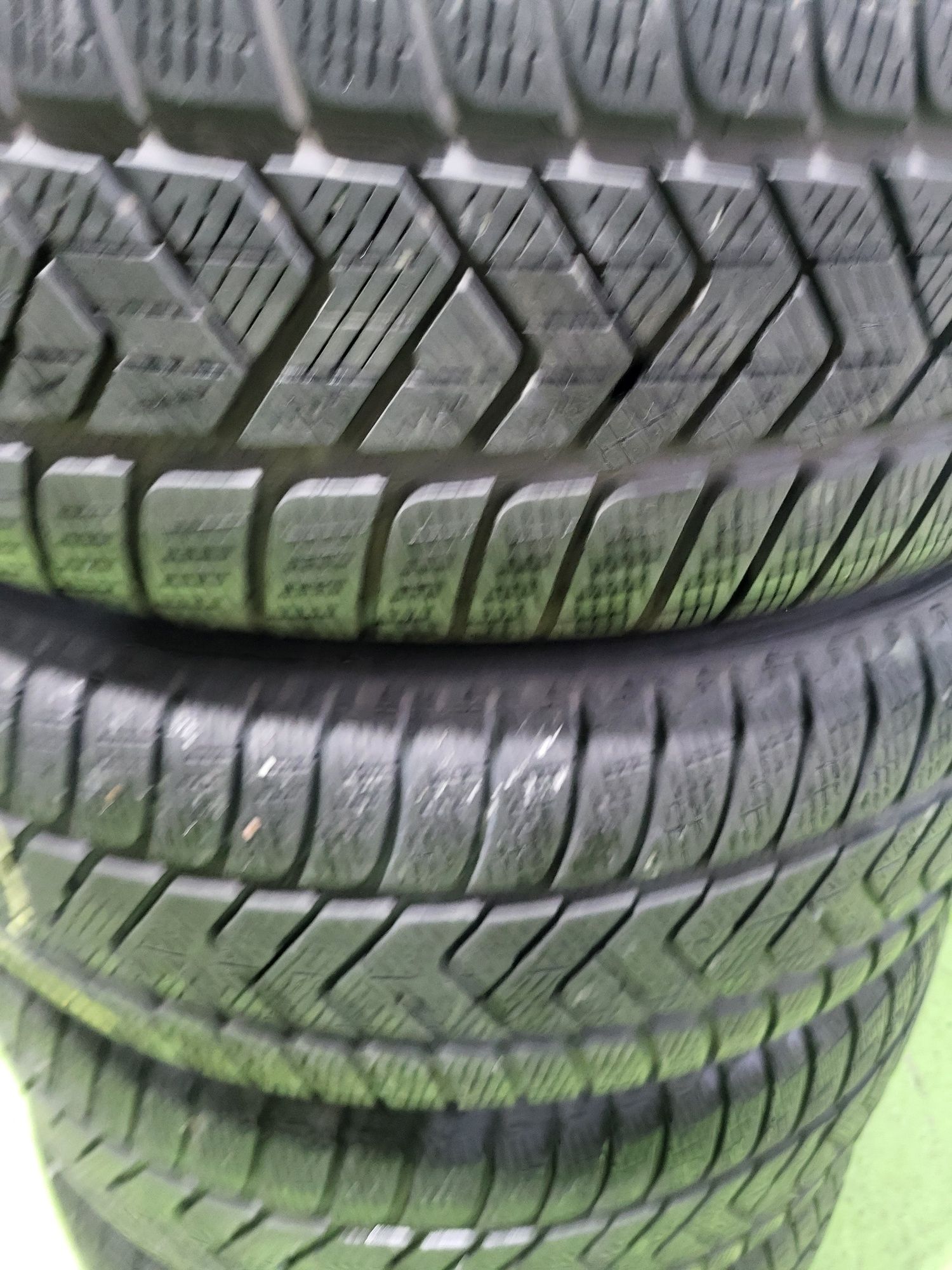 4 бр зимни 235/65/17 Pirelli зимни