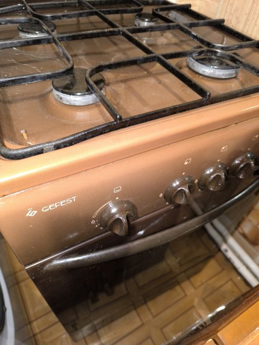 Продам газовую плиту Гефест!