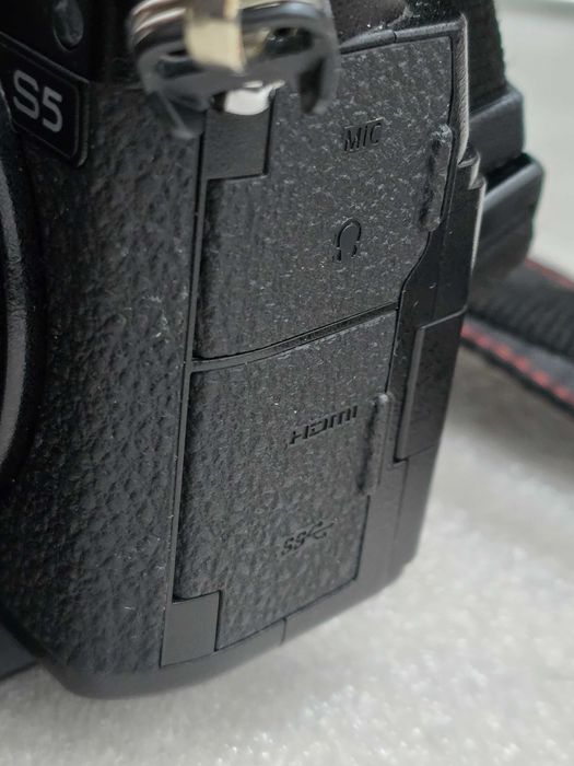 Panasonic S5 obiectiv 20-60 si 50 f1.8 arata si functioneaza perfect